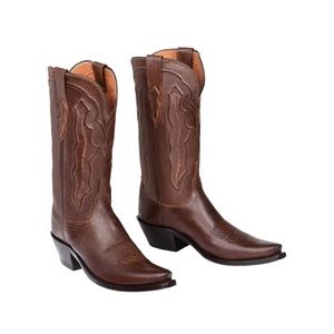 lucchese boots Grace is a traditional Western silhouette with rustic elegance